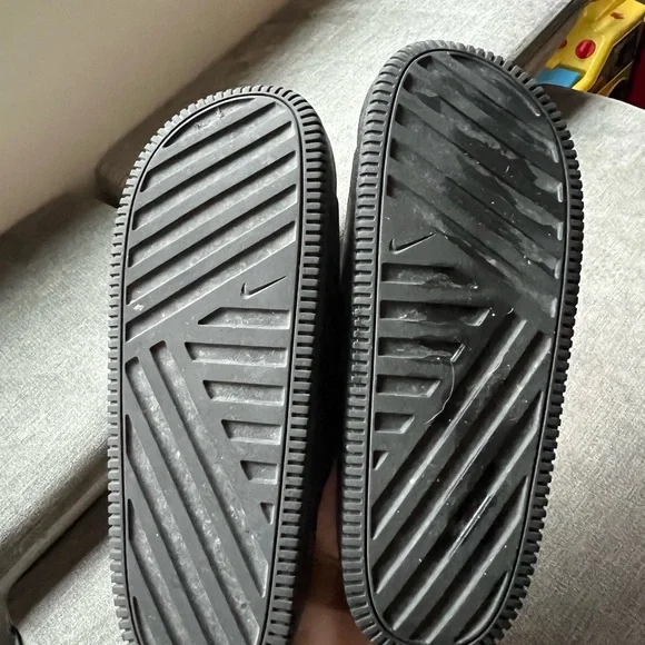 Nike Calm Black Slide Sandals - M 11/W 12 - Picture 3 of 5